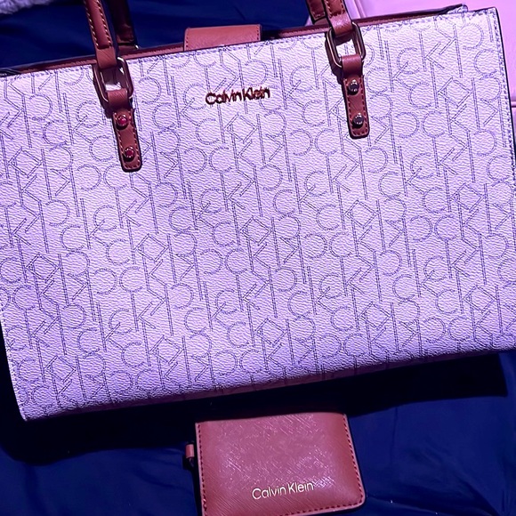 Calvin Kline handbag/wallet set - Picture 6 of 6